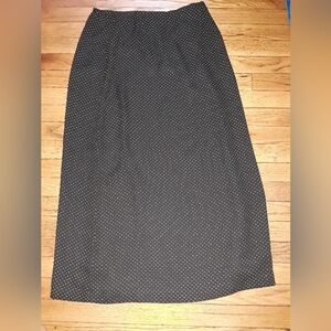 Van Heusen- Women's Long Casual Skirt. Size Medium. Black/White Polka Dots.